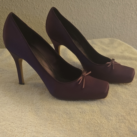 Max Studio Elegant Plum Heels - Picture 3 of 3